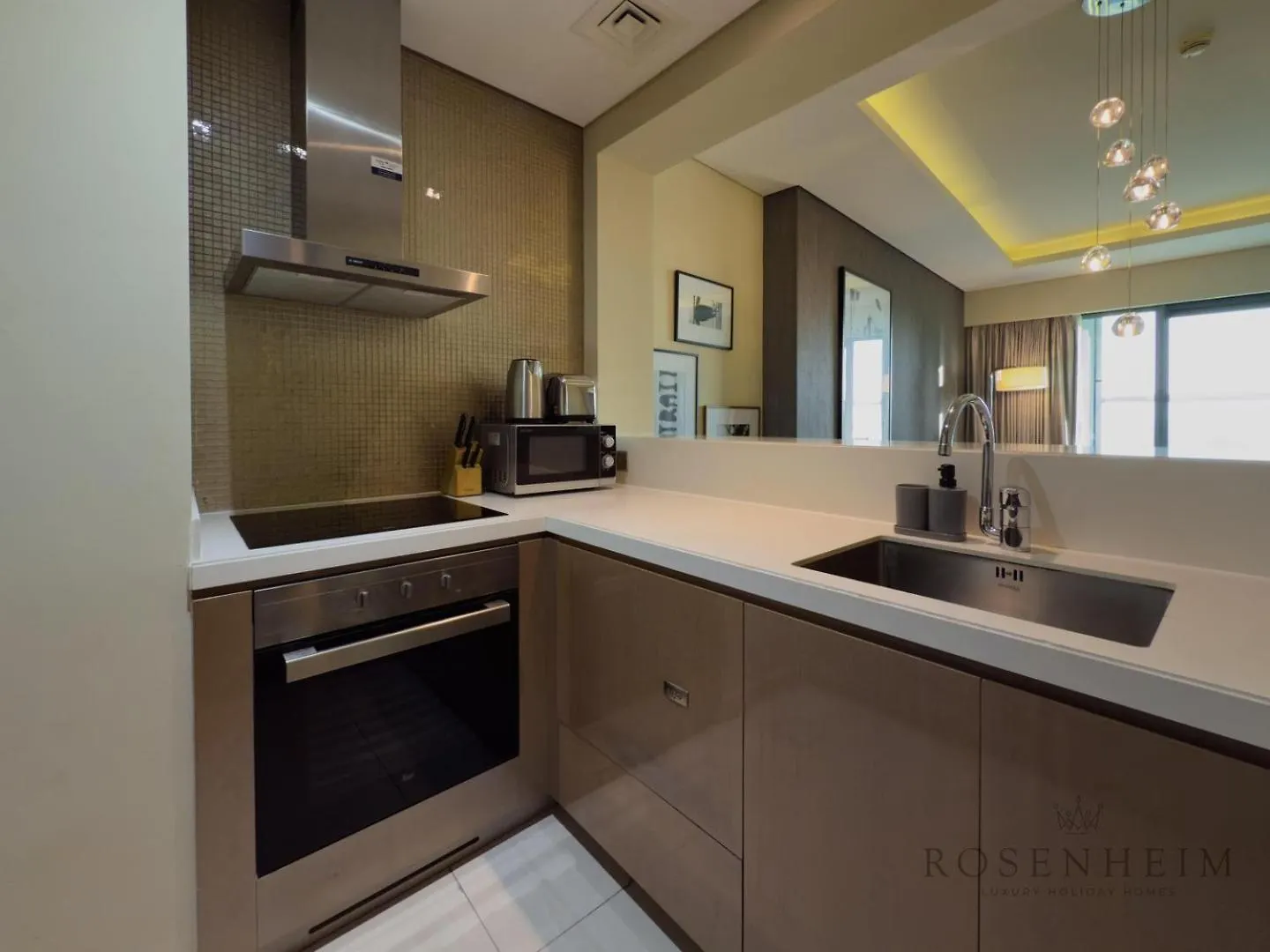 Stylish 1Br Paramount - Iconic City & Pool Views 0*, Dubai