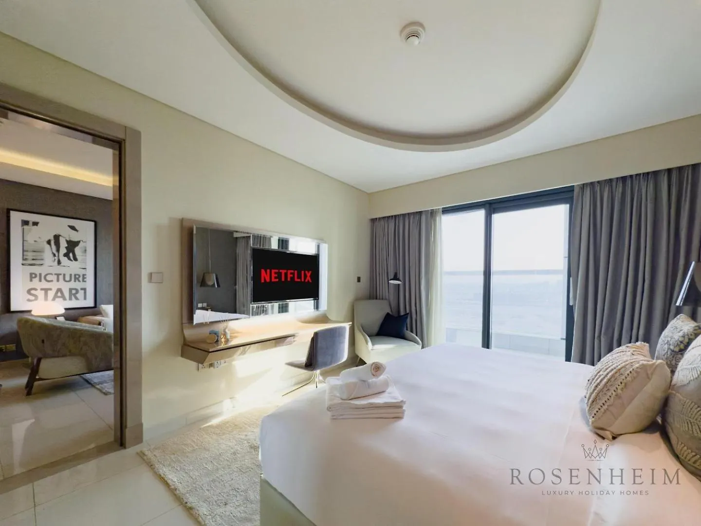 Stylish 1Br Paramount - Iconic City & Pool Views Holiday home Dubai
