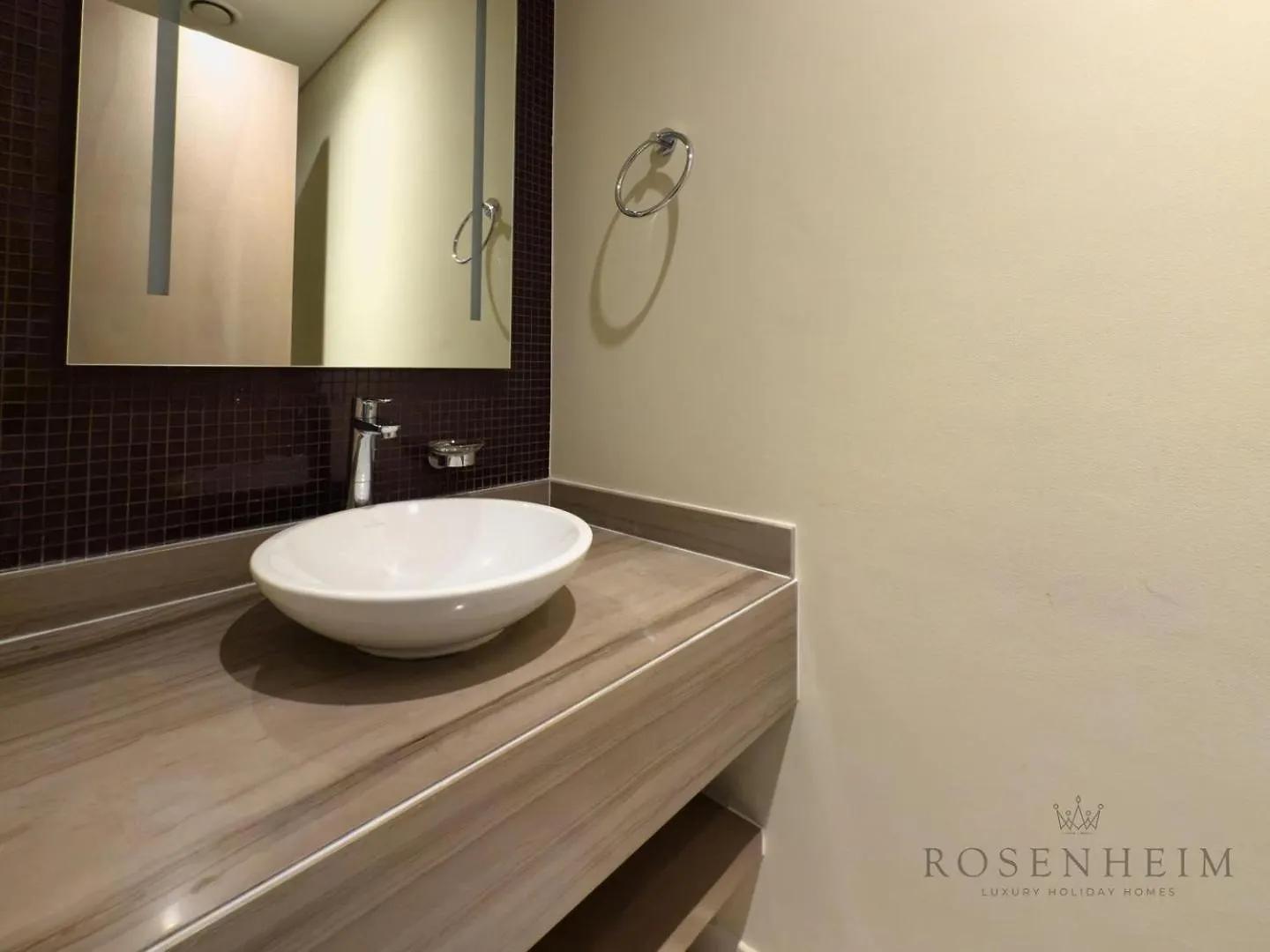 Holiday home Stylish 1Br Paramount - Iconic City & Pool Views